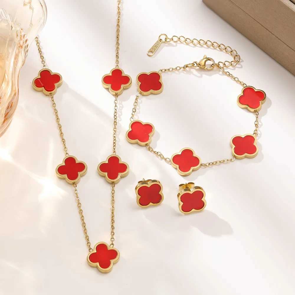 Fashionable And Elegant Luxury Stainless Steel Clover Necklace And Jewelry Set Polished Flower Necklace Z251011