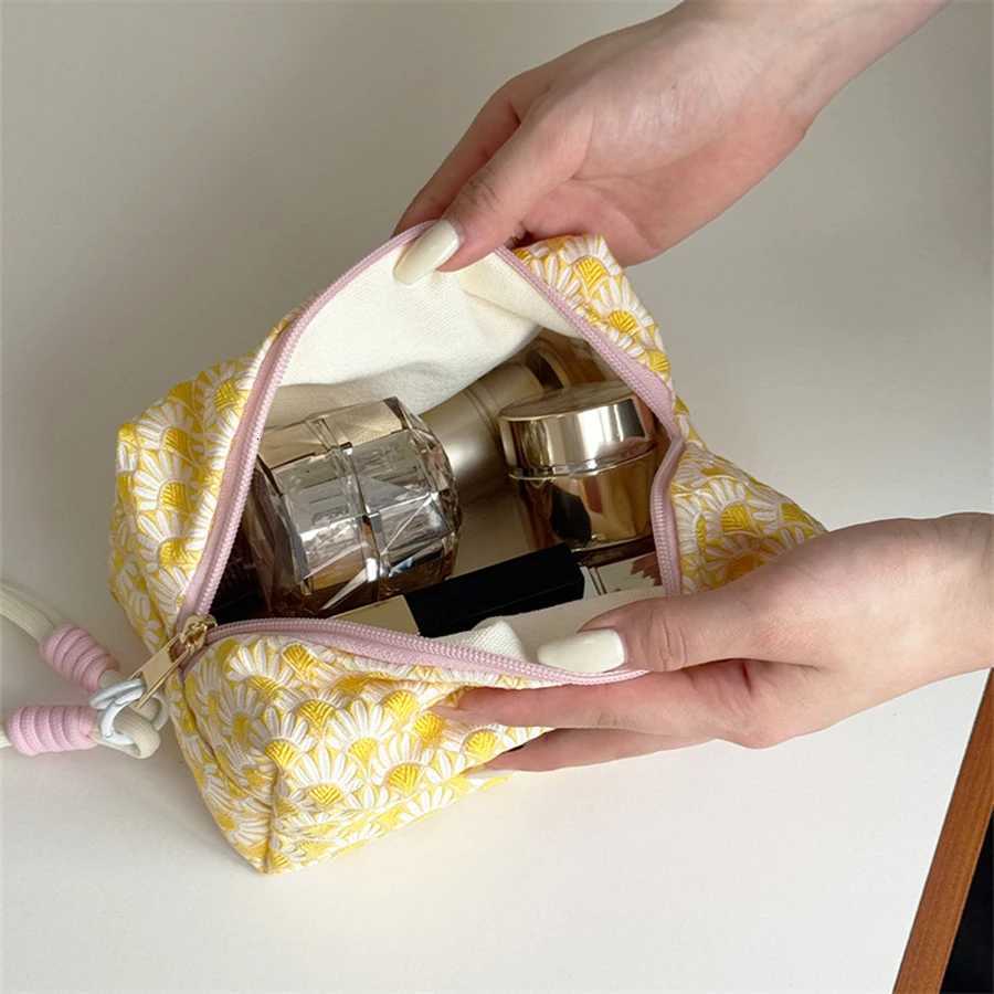 Fi Flower Quilted Makeup Storage Bag Portable Travel Organizer Cosmetic Toiletry Pouch Cute Make Up Handbag Floral Bags D251011