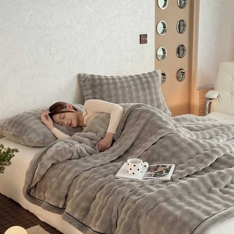 Warm Winter Blanket Milk Velvet Fleece Flannel Soft Thick Plush Blankets for Bed Sofa Single Double Couple Size Fluffy Bedspread C251011