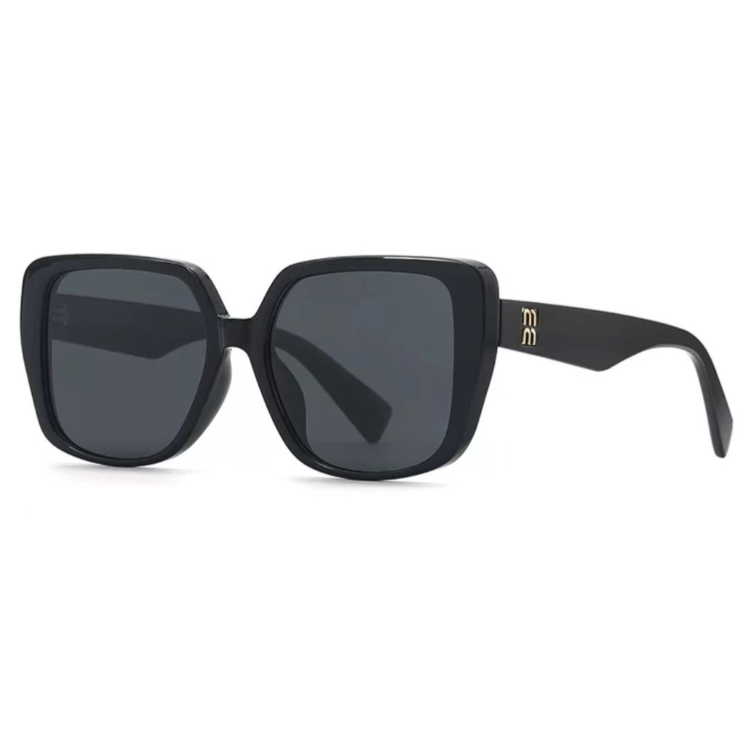 The new square-framed polarized sunglasses are fashionable, comfortable and high-end, suitable for both men and women
