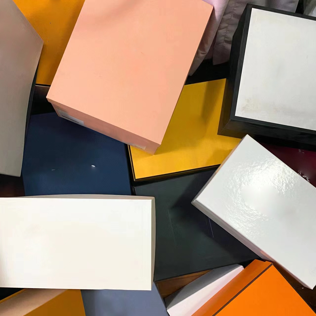 shoe box The box may be damaged during transportation. We do not guarantee that the box will arrive intact.