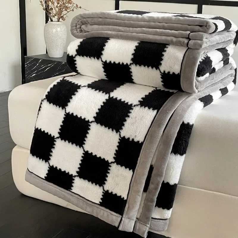 Plush Warm Winter Blanket A Grade Plaid Coral Fleece Soft Thick Bed Blankets for Sofa Single Double Couple Furry Bedspread Y251011