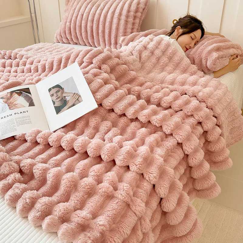 Rabbit Plush Weighted Winter Blanket Soft Throw Blanket for Couch Chunky Knit Faux Fur Bedspreads and Coverlets Bedroom Decor XL Y251011