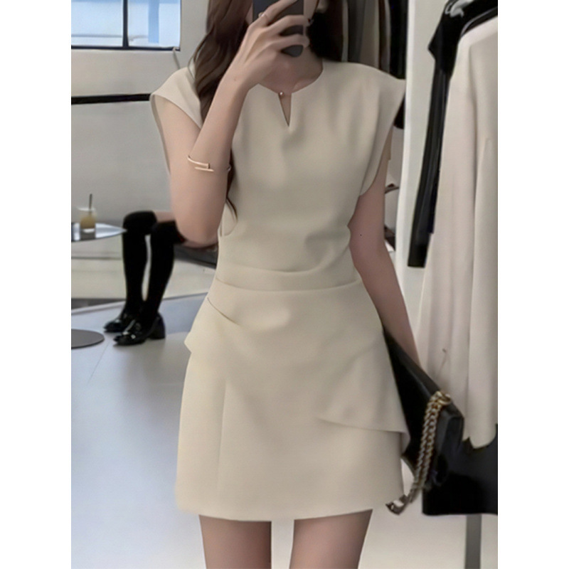 2025 Designer Hoodie Summer Elegant Style V-neck Irregular Waist-cinching Designer Shirt Short Sleeve Women's Top With Unique Design In White