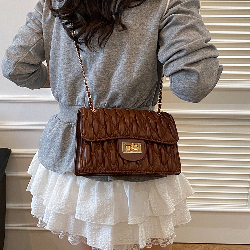 new Free delivery designer shoulder bag Fashionable and comfortable women's crossbody bag for daily commuting