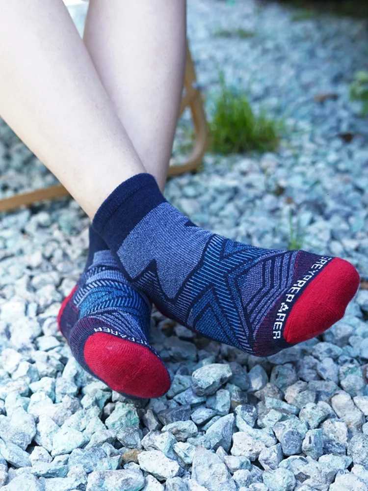 Outdoor mens and womens Merino wool socks quick drying breathable climbing professional hiking sports socksW251011