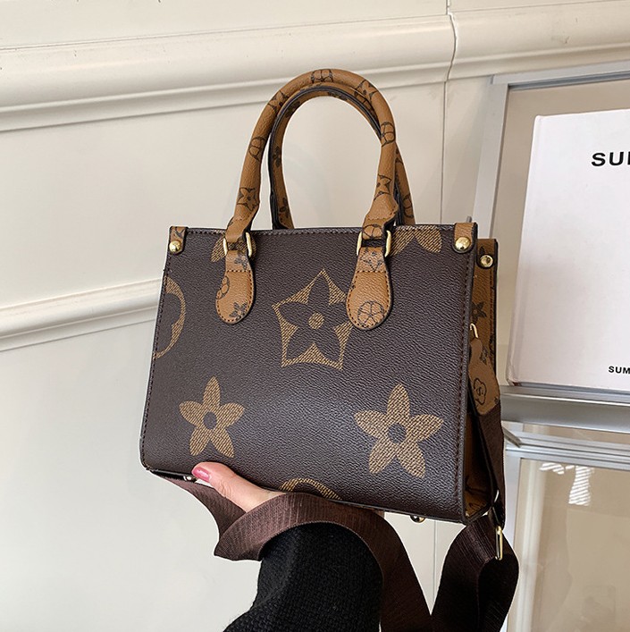 hot Free delivery designer shoulder bag Comfortable casual handbag with personality suitable for daily wear