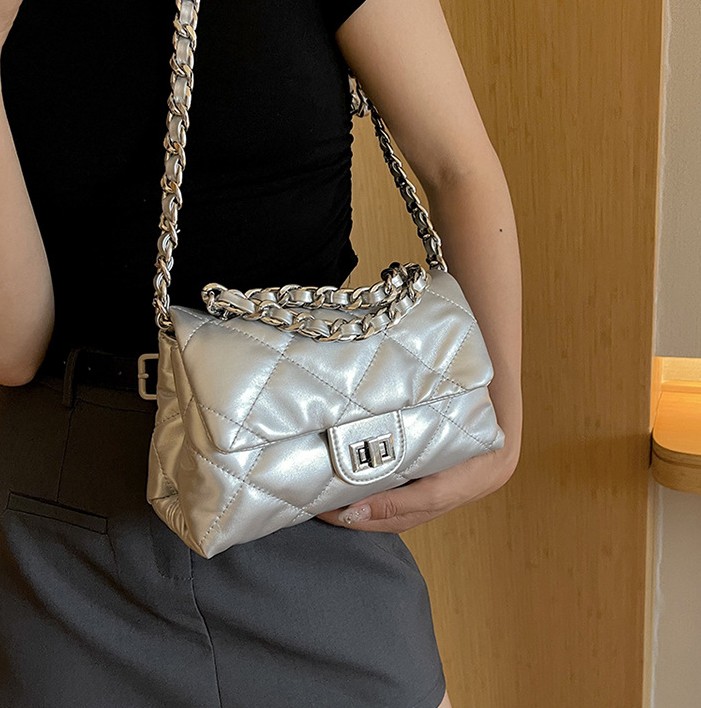 hot Free delivery designer shoulder bag Solid color fashionable handbag with lively design and casual vitality