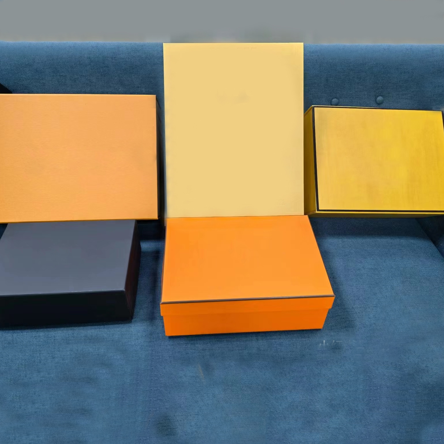 shoe box The box may be damaged during transportation. We do not guarantee that the box will arrive intact.