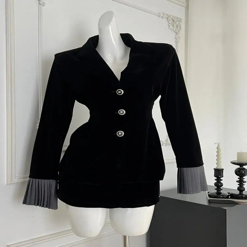 French retro womens black patch set for autumn and winter elegant ultrathin jacket high waisted shorts twopiece 241115