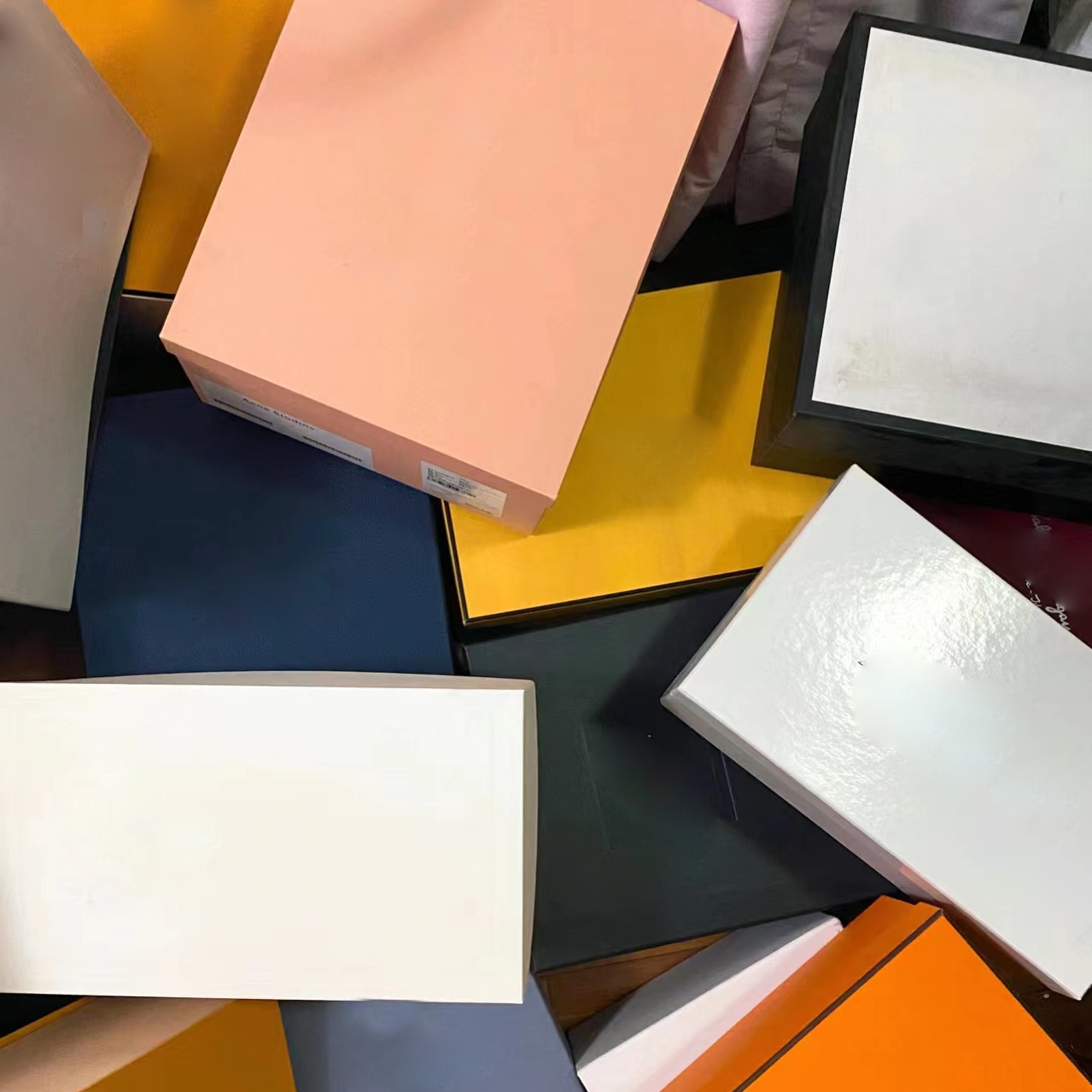 shoe box The box may be damaged during transportation. We do not guarantee that the box will arrive intact.