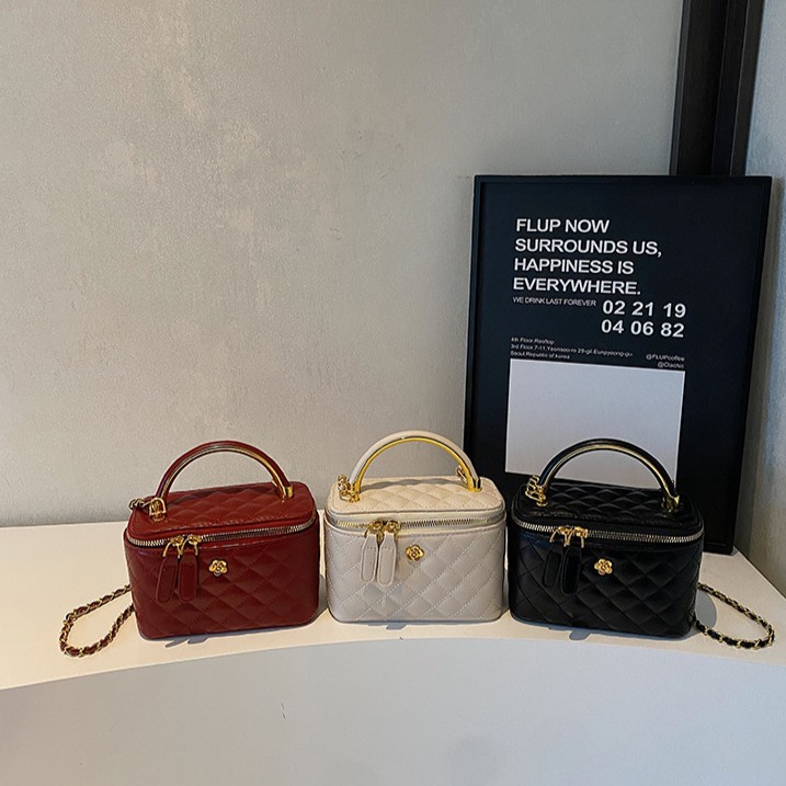 Free delivery designer shoulder bag Fashionable casual handbag practical for commuting in the workplace