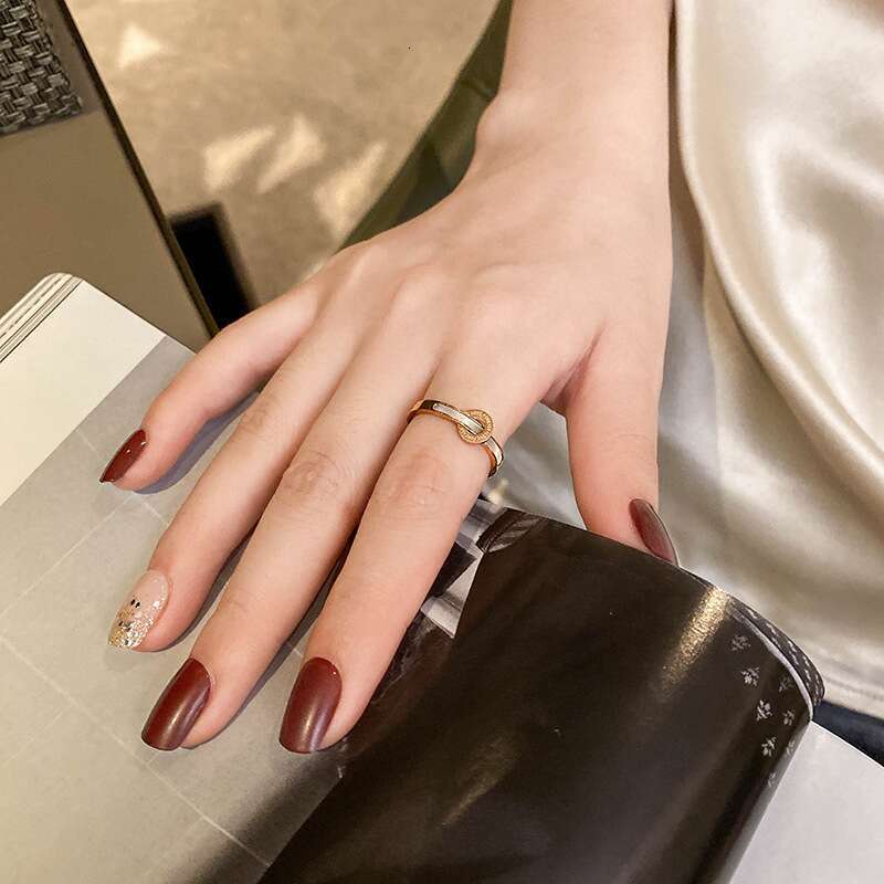 Ring Designer Luxury jewelry for Women White fritillary rings men Titanium Steel plated with gold Simple Fashion Unique Festival vacation gifts