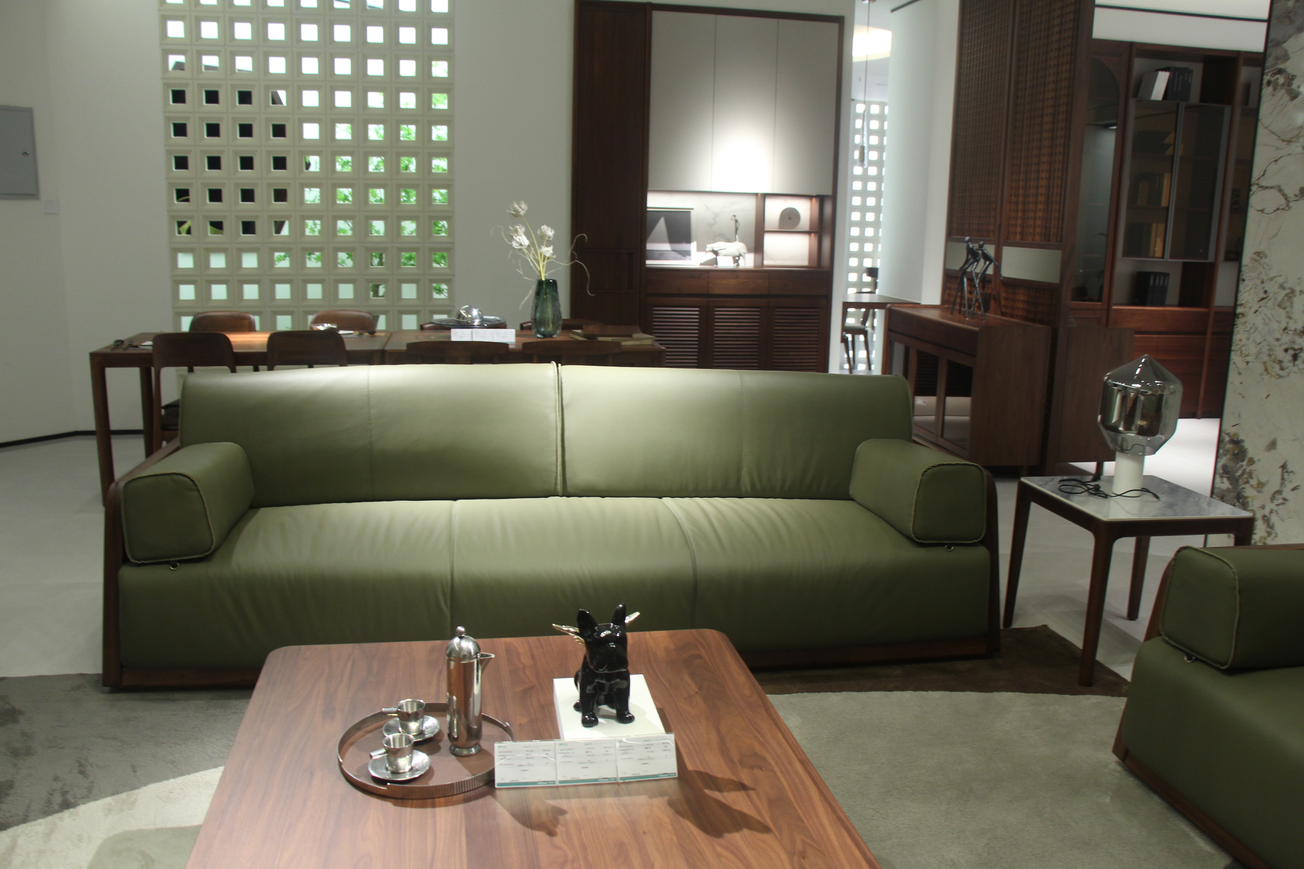 Zhong zhixin Ruimu Designer Luxury High-end Modern Chinese-style Sofa Crafted with a solid wood frame and genuine leather with meticulous workmanship