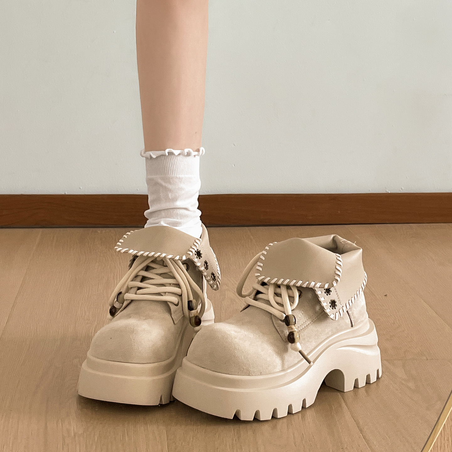 Free Shipping Fashion leisure queen short height Martin boots for women autumn slimming effect thick soled short boots