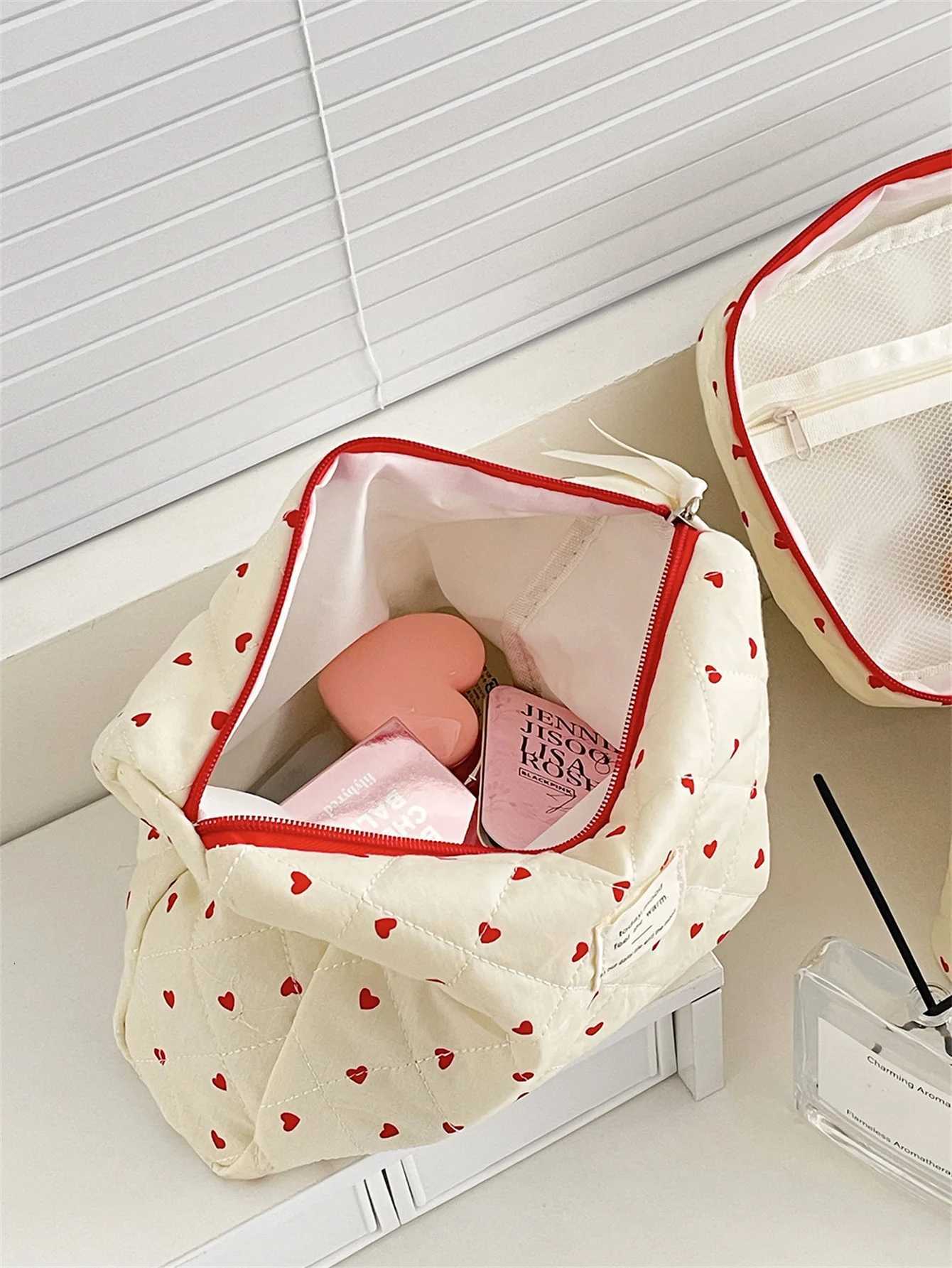 1 pc Korean Style Mini Red Makeup Bag Portable Wen Cosmetic Tools Storage Pouch Travel Small Makeup Holder B Bag Wit D251011