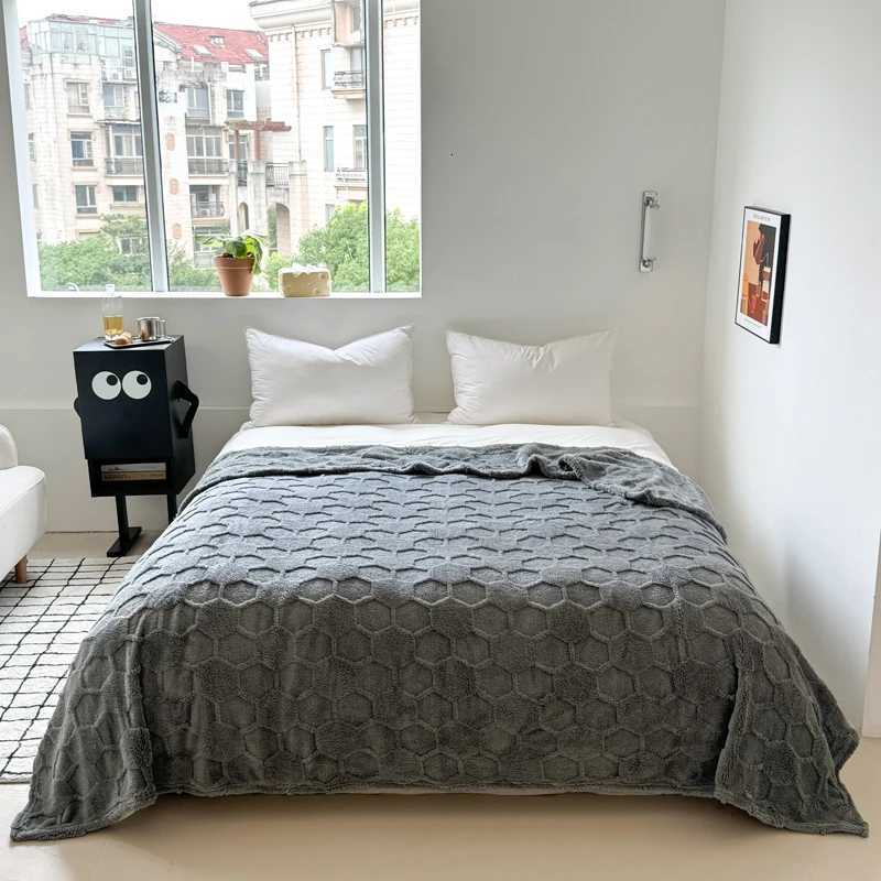 Super Soft Blanket Warm Flannel Plaid Solid Color Bedsheet Sofa Towel Nap Shawl Skinfriendly Blankets cobijas de camas C251011