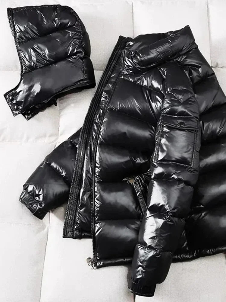 White Duck Down Coats Man Winter Fashion Solid Zipper Outwears Thicken Down Jacket Men Casual Hood Shiny Warm Loose Parkas 251010