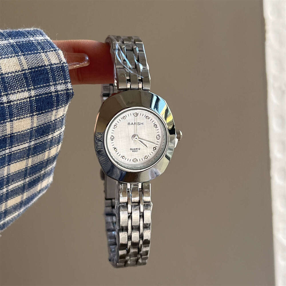 Second-h gold Designer Small Dial Internet Celebrity Whitening Watch for Women Exquisite Commuting Versatile Chain Hot-selling Model