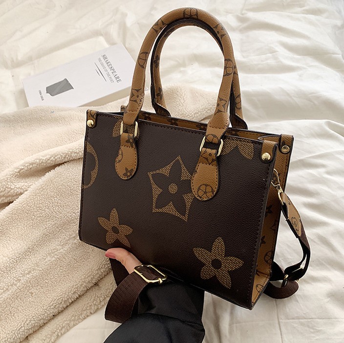 hot Free delivery designer shoulder bag Comfortable casual handbag with personality suitable for daily wear