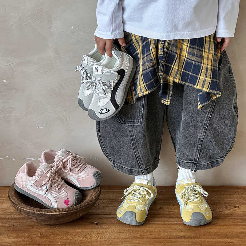 Trendy luxcury Unisex Autumn Sneakers Featuring Modern Design Elements from Korea