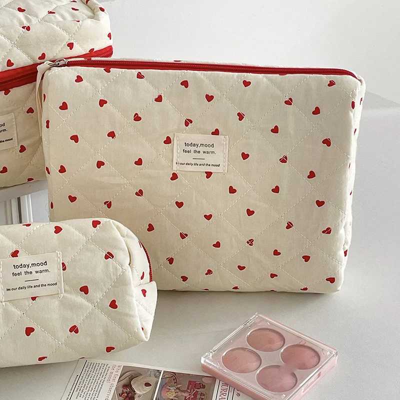 Luxurious Fresh Red Quilted Cosmetic Hand Bag Large Capacity for Traveling and Makeup Storage D251011