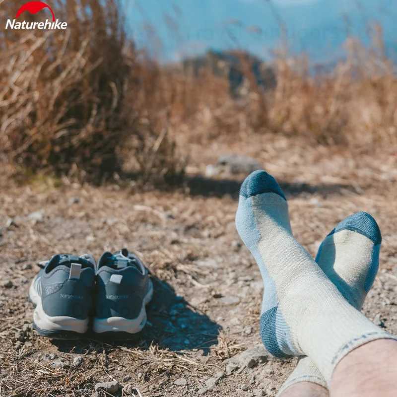 Naturehike Merino Wool Socks Ultralight Warm Thermal Men Womens MidCalf Breathable Outdoor Running Hiking Daily Socks WinterW251011