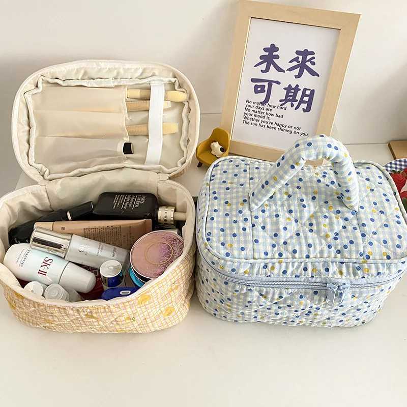 Cute Wens Cott Makeup Pouch Kits Ins Large Capacity Travel Cosmetic Bag Zipper Toilet Cases Cics Storage Organizer Box D251011