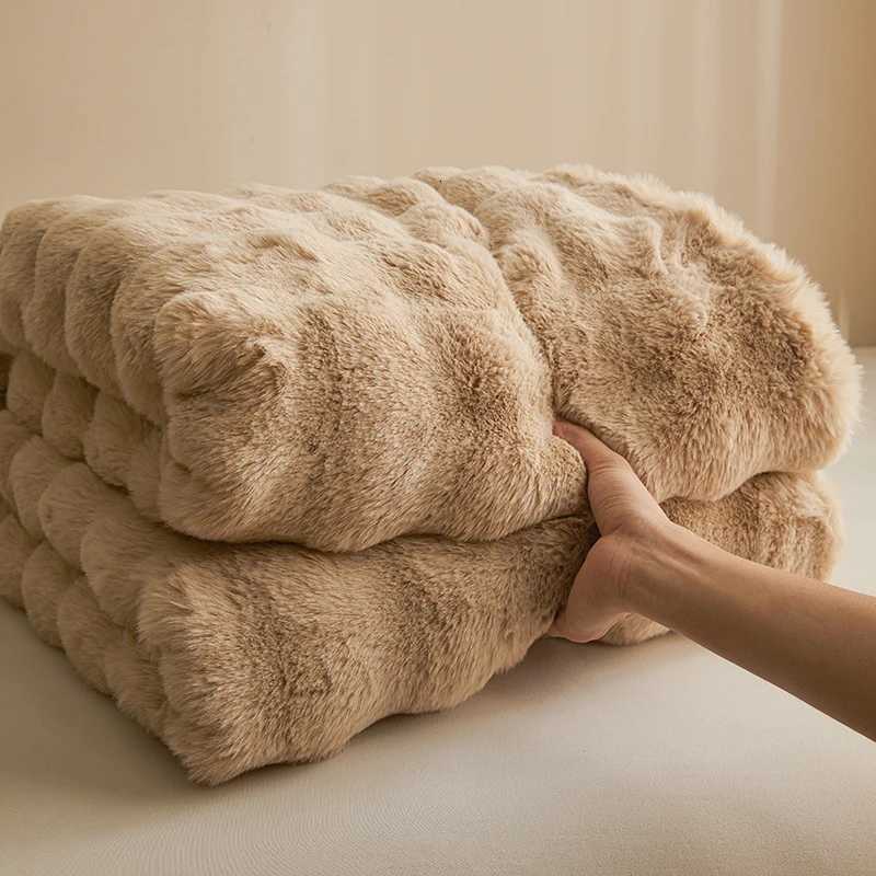 Luxury Solid Color Faux Rabbit Fur Blanket Winter Thickened Warm Faux Fur Blanket Soft Fluffy Throws Blankets for Sofa Bed Naps Y251011