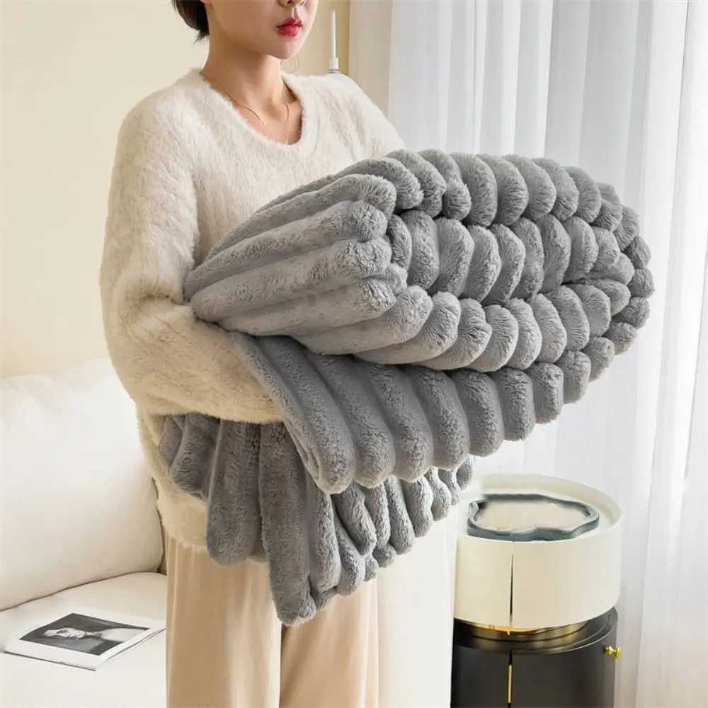 Warm Plush Striped Blankets Conditioning Quilt Fluffy Throws Ultra Soft Faux Rabbit Fur Throw Blanket for Couch Chair Sofa C251011