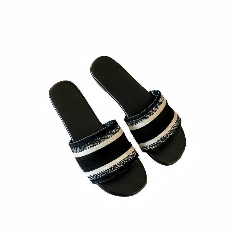 2025 Trendy Flip Flops for Women's Summer Outerwear, New Fashion Sandals for Beach and Vacation, Extremely Attractive