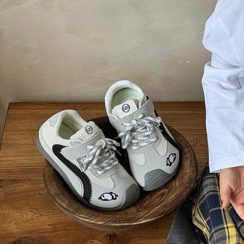 Trendy luxcury Unisex Autumn Sneakers Featuring Modern Design Elements from Korea