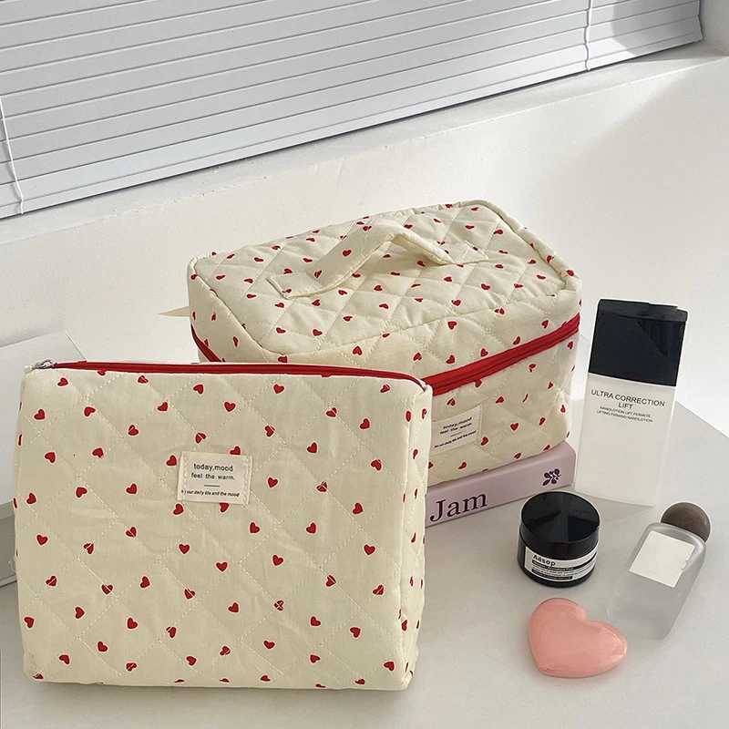 Luxurious Fresh Red Quilted Cosmetic Hand Bag Large Capacity for Traveling and Makeup Storage D251011