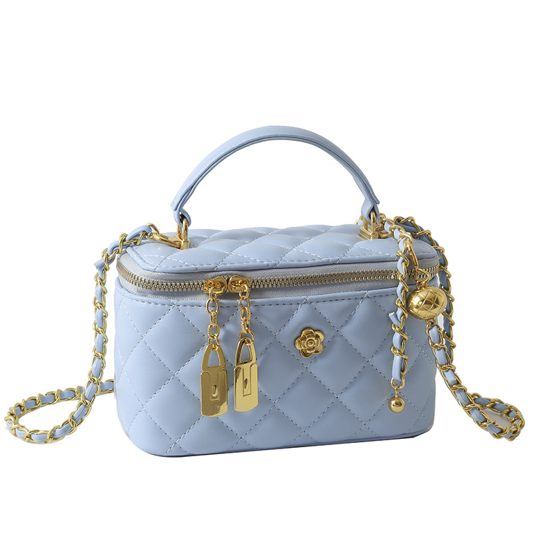 hot Free delivery designer shoulder bag Fashionable and minimalist solid color handbag for daily commuting