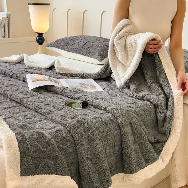 Winter Sherpa Throw Blanket Thickened Lamb Wool Blankets for Couch Sofa Bed Solid Color Plaid Love Pattern Warm Flannel Blanket C251011