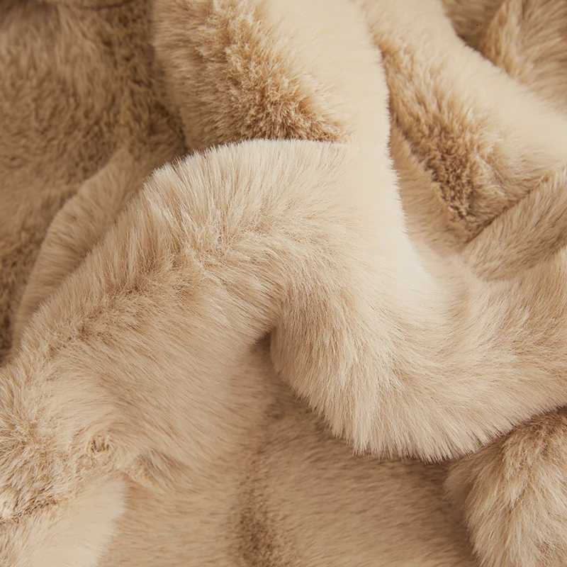 Luxury Solid Color Faux Rabbit Fur Blanket Winter Thickened Warm Faux Fur Blanket Soft Fluffy Throws Blankets for Sofa Bed Naps Y251011