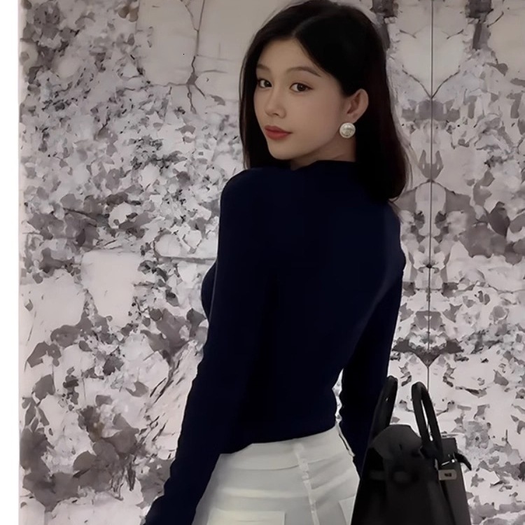 2025 Autumn/Winter New Top Designer Jacket, a French V-neck metal button slim fashion fit top, luxurious knitted sweater cardigan short top