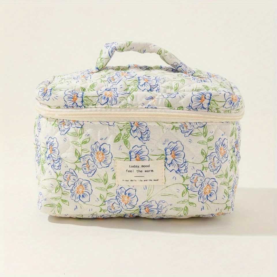 Handheld Large Capacity Makeup Bag Portable Quilted Cute Polka Dot Flower Pattern Cosmetic Bag Toiletries Organizer Great Birth D251011