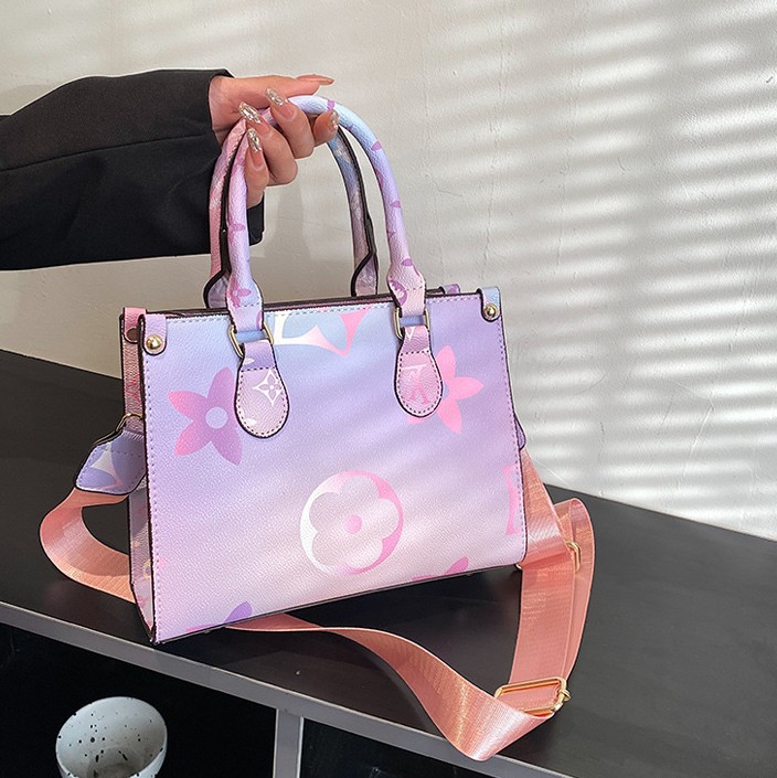 hot Free delivery designer shoulder bag Comfortable casual handbag with personality suitable for daily wear