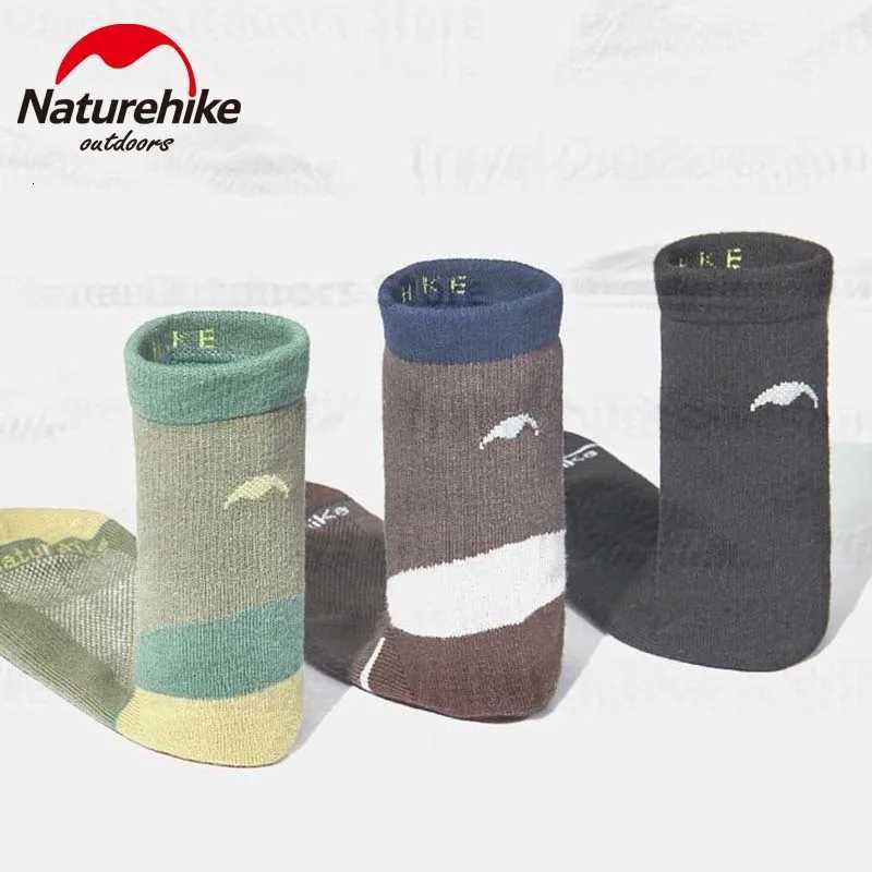 Naturehike Coolmax Quickdrying Mens Womens Sports Socks Professional Midtube Outdoor Mountaineering Hiking Breathable SocksW251011