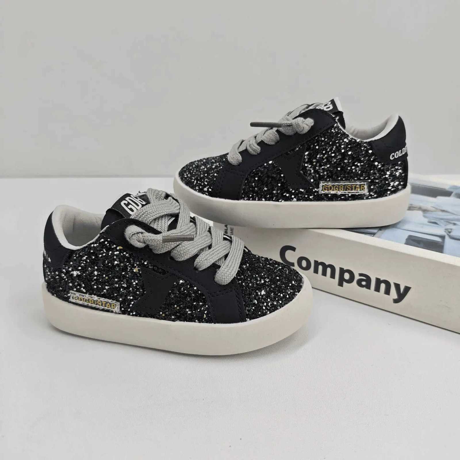 Spring Children Star Board Korean Fashion Girls Casual Shoes Boys Soft Soled Front Laceup Colorblocking Sequin Sneakers Y251011 XJ260303