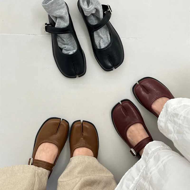 2025 Spring Autumn Vintage Split toe Tabi Women Ballet Flats Fashion Mary Janes Soft Walking Loafers Casual Lazy Chic ShoesXJ251011
