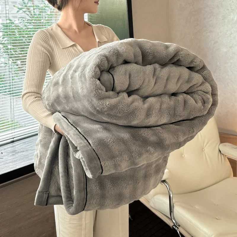 Warm Winter Blanket Milk Velvet Fleece Flannel Soft Thick Plush Blankets for Bed Sofa Single Double Couple Size Fluffy Bedspread C251011