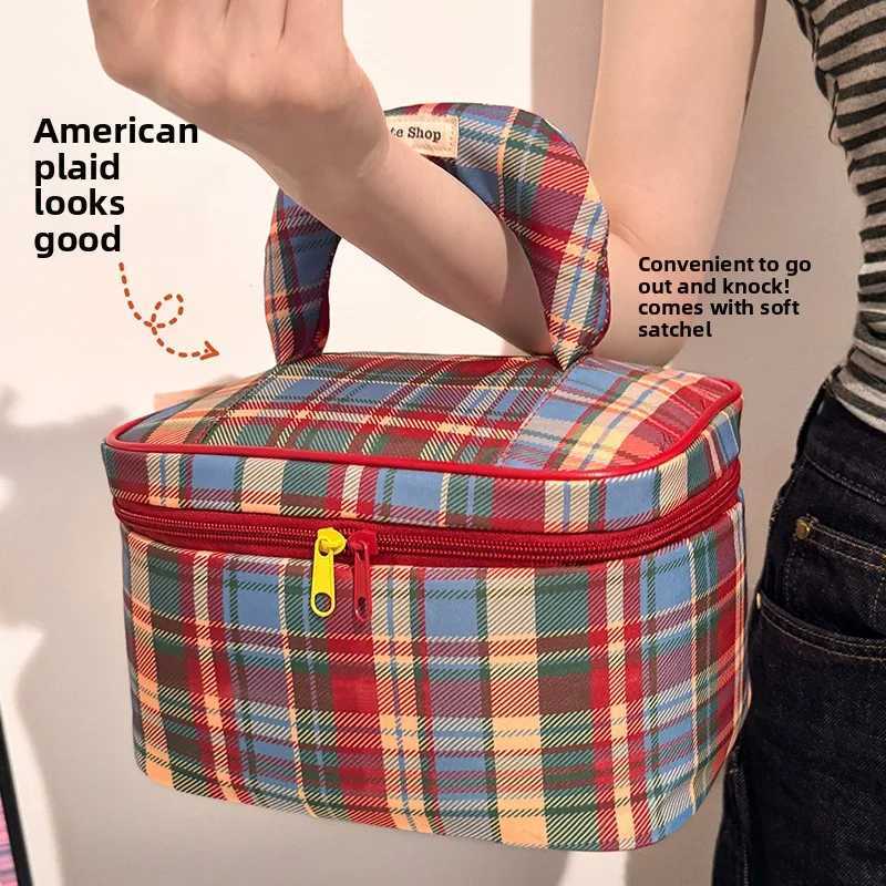 New Plaid Cosmetic Bag Fresh Girl Travel Toiletry Bag Mtifunctial Storage Bag Wan Cosmetic Bag D251011