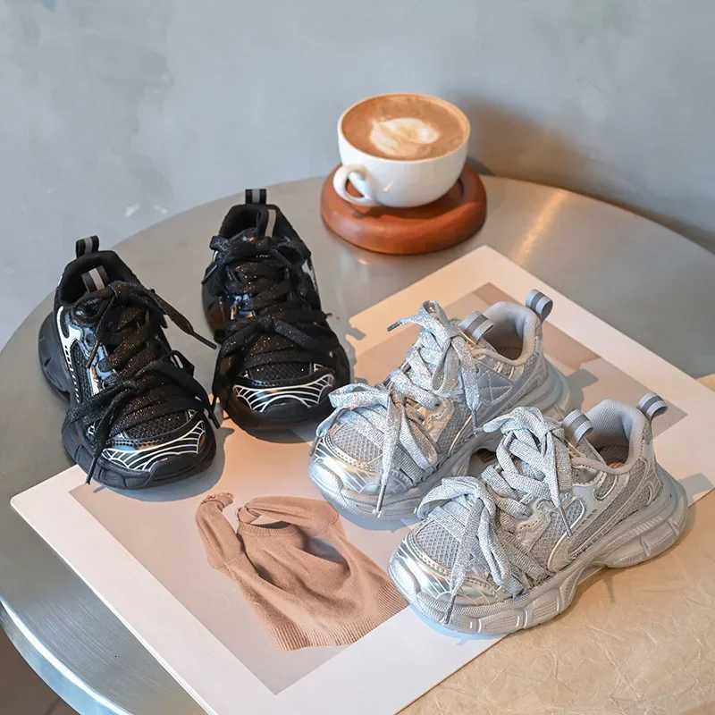 2024 Autumn New Children Casual Shoes for Girls Fashion Korean Sle Breathable Soft Bott Sports Running Versatile Sneakers Y251011 XJ260303