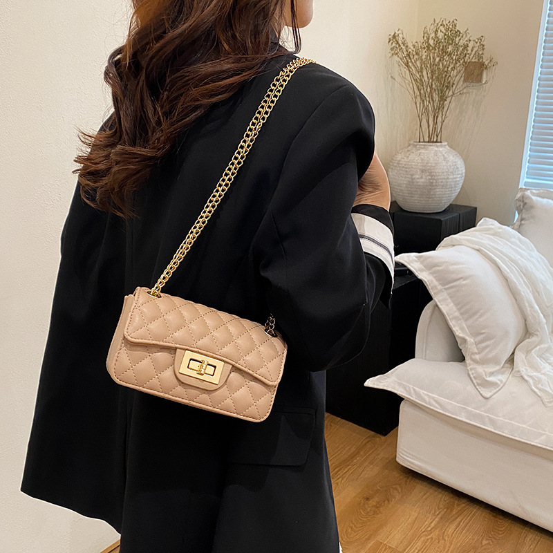 Free delivery designer shoulder bag Fashionable commuting women's crossbody bag simple and practical