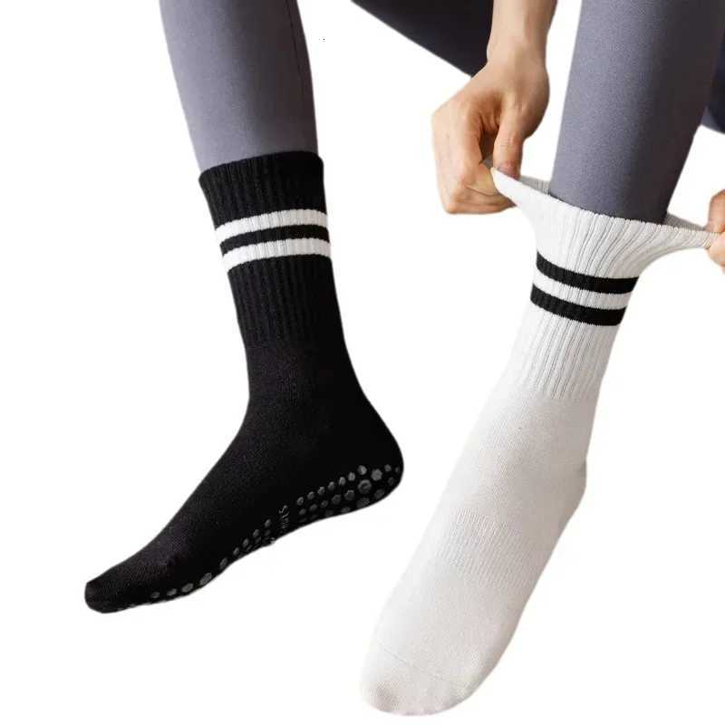 2 Pairs Antislip Yoga Pilates Socks Nonslip Sports Grip Socks High Mid Tube Crew Socks StripedW251011