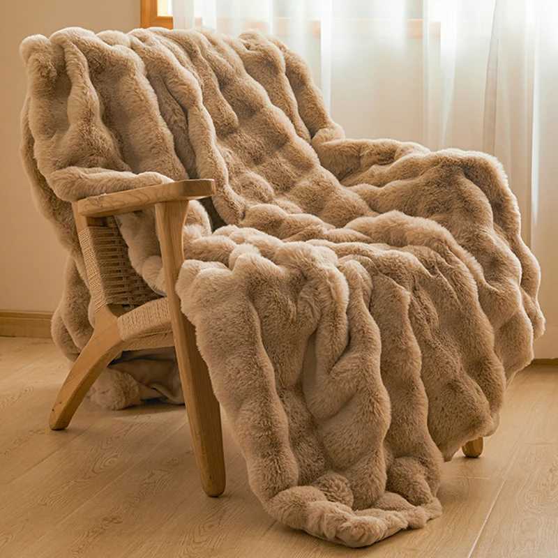Luxury Solid Color Faux Rabbit Fur Blanket Winter Thickened Warm Faux Fur Blanket Soft Fluffy Throws Blankets for Sofa Bed Naps Y251011