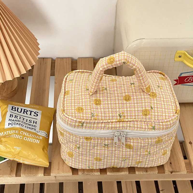 Cute Wens Cott Makeup Pouch Kits Ins Large Capacity Travel Cosmetic Bag Zipper Toilet Cases Cics Storage Organizer Box D251011