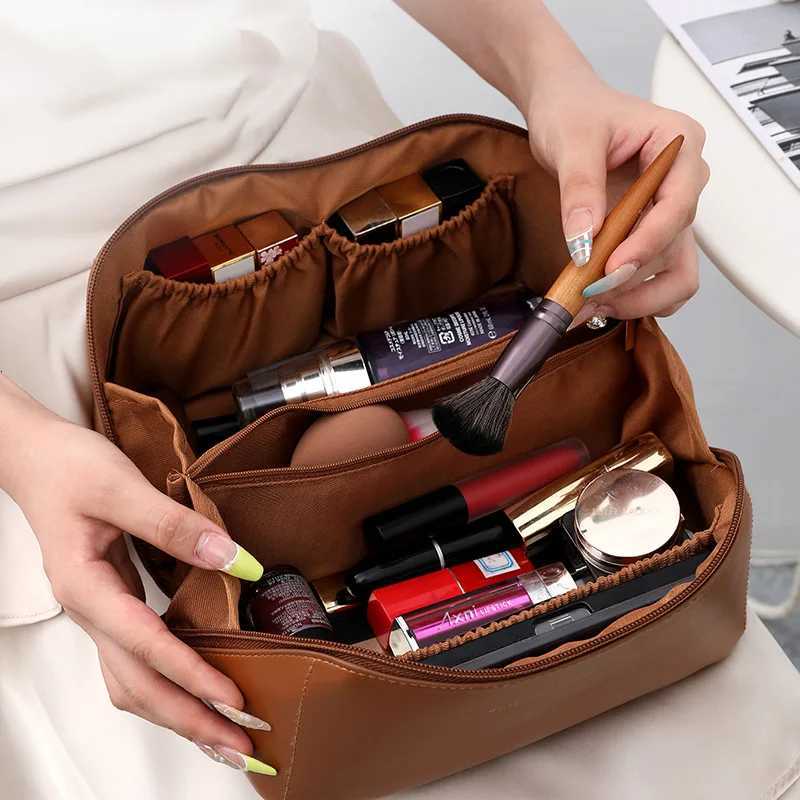 LargeCapacity Travel Cosmetic Bag Portable PU Makeup Pouch Wen Waterproof Bathro Wbag Mtifunctial Toiletry Kit D251011